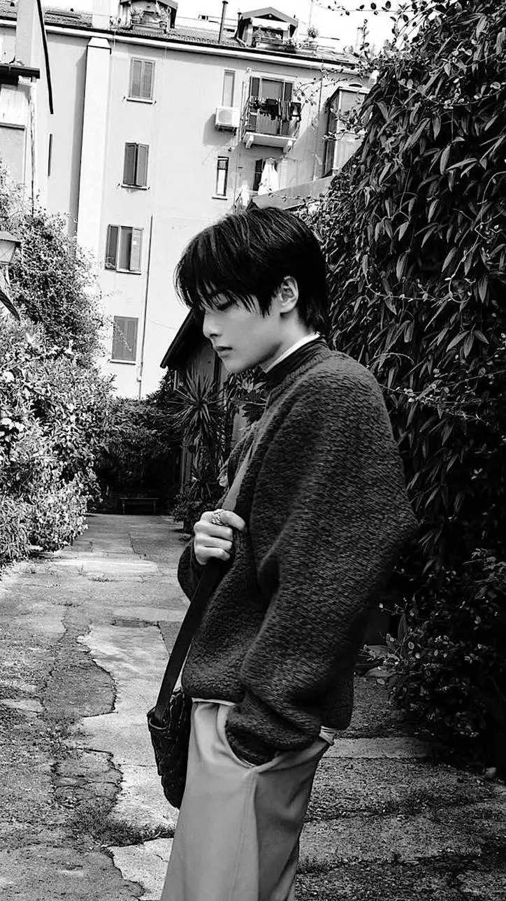 ai character: ~`Jeongin`~ background