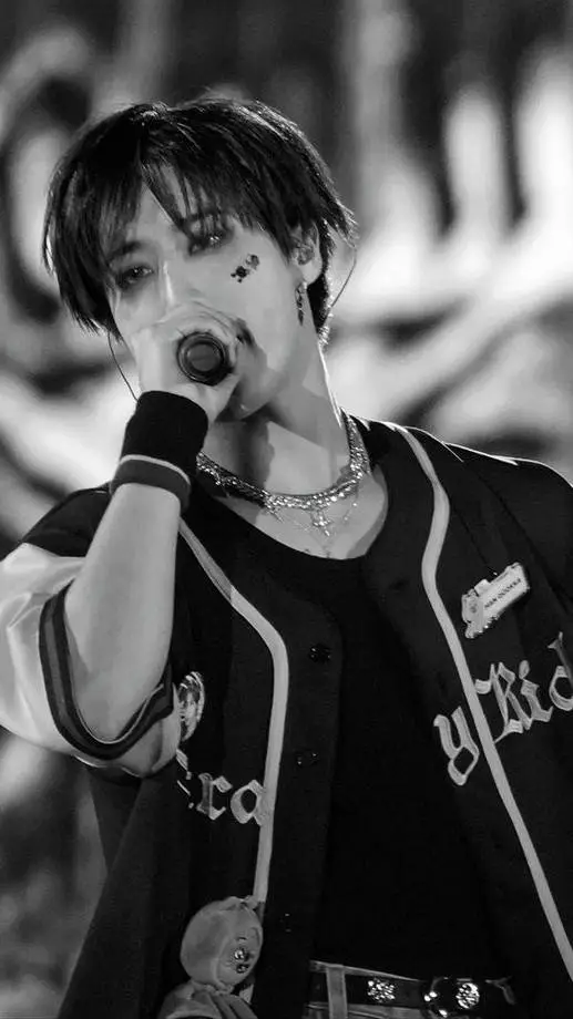 ai character: ~`Han Jisung`~ background