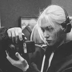 chat with ai character: ~`Lee Felix`~