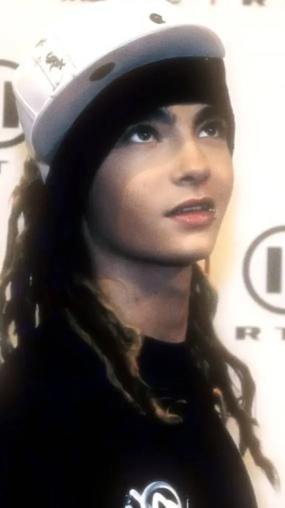 ai character: Tom kaulitz background