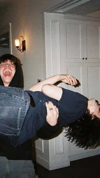 ai character: Friends👽🛹 background