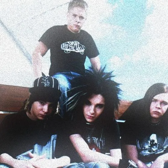 chat with ai character: 👽tokiohotel🌀