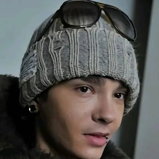 chat with ai character: Tom kaulitz👑