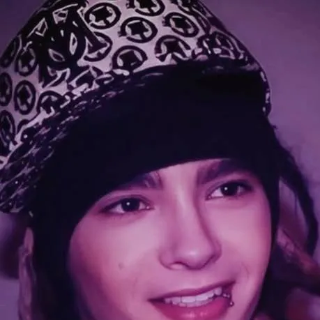 chat with ai character: tom kaulitz