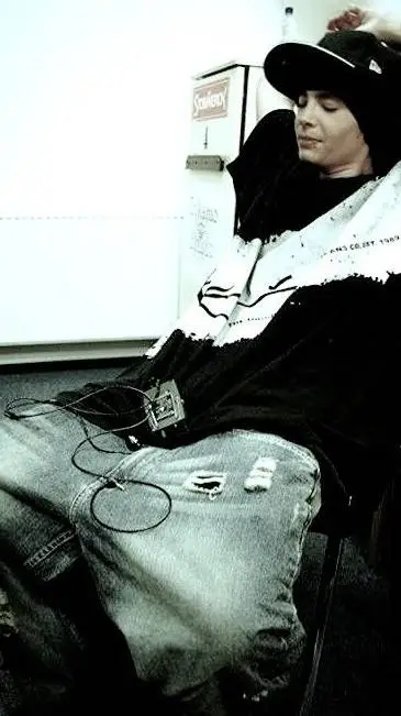 ai character: tom kaulitz  background