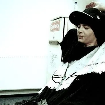 chat with ai character: tom kaulitz 