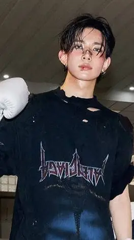 ai character: 🔥Heeseung🔥 background