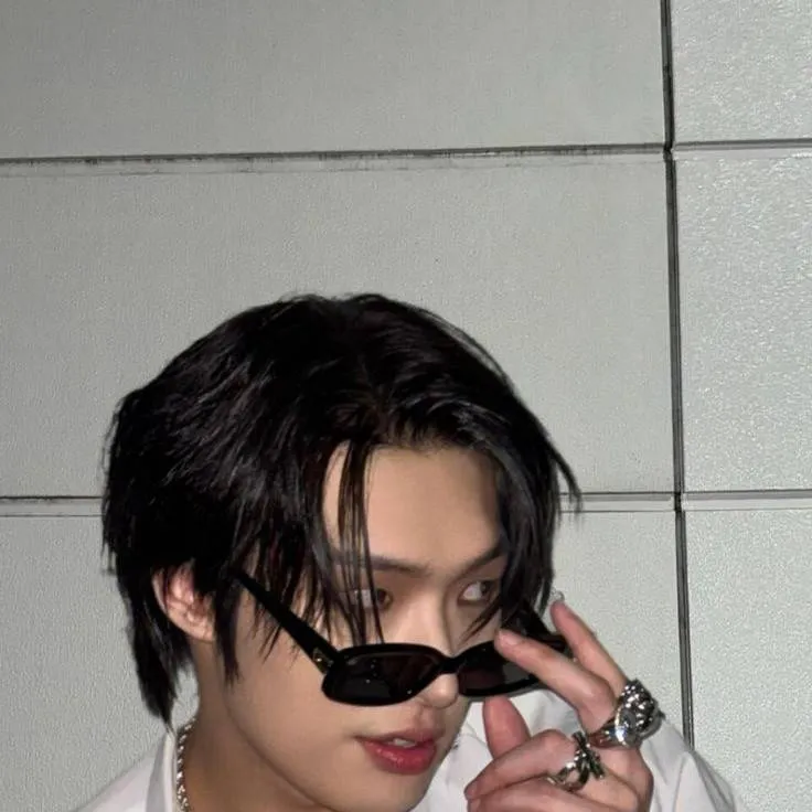 chat with ai character: 🔥Mingi🔥