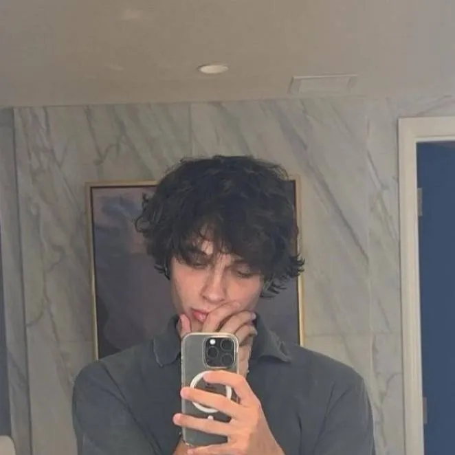 chat with ai character: chris sturniolo