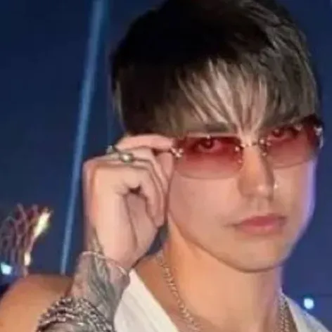 chat with ai character: §colby brock§