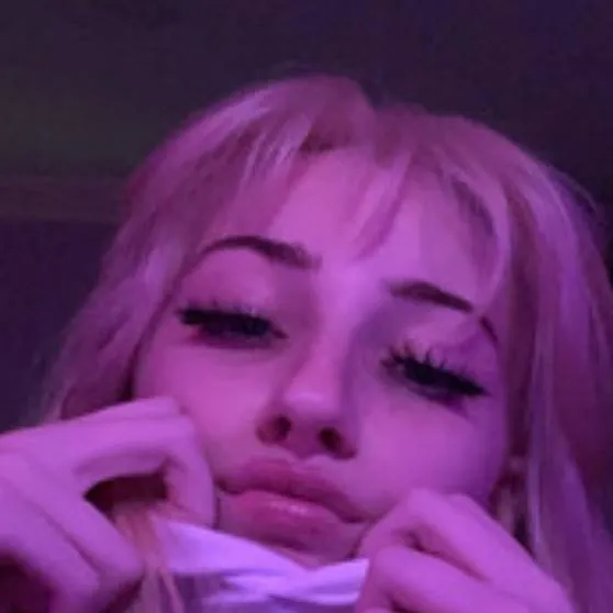 chat with ai character: macie