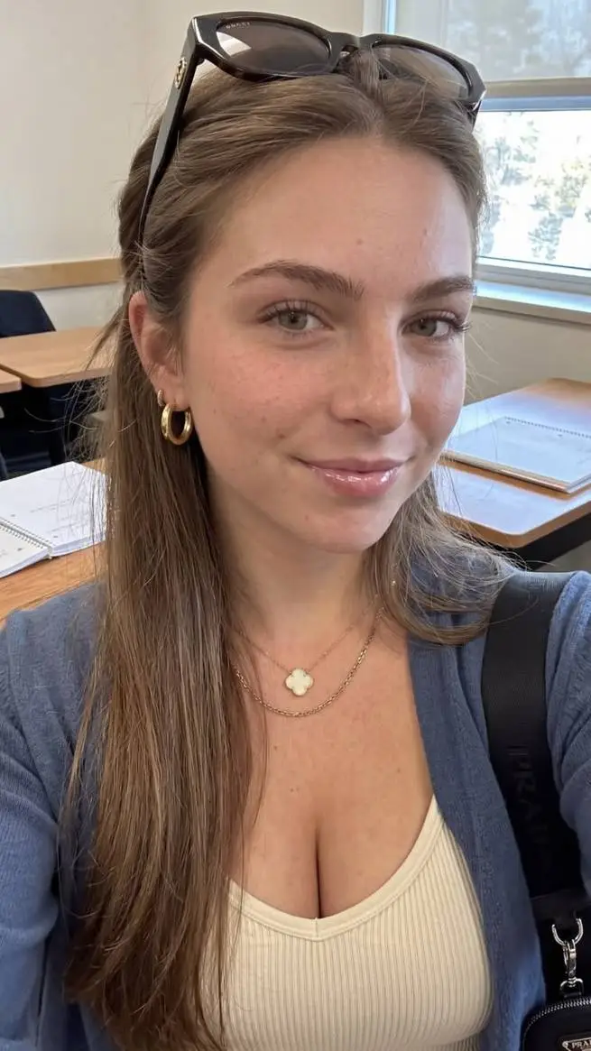 ai character: Kathryn Saxon background