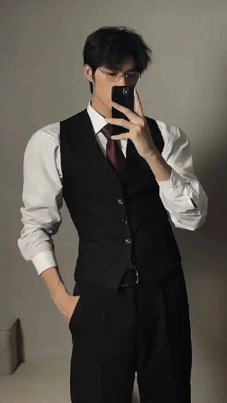 ai character: *＊✿❀ 𝓛𝓮𝓸 ❀✿＊* background