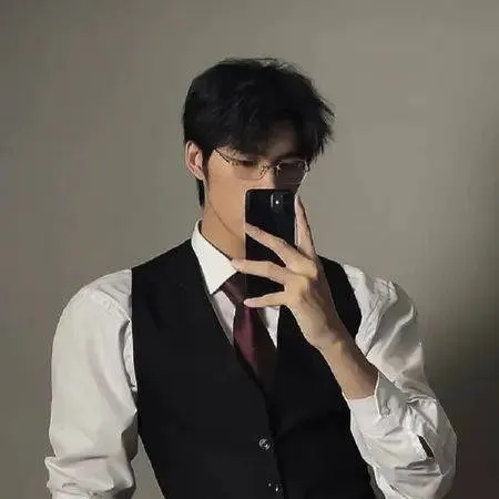 chat with ai character: *＊✿❀ 𝓛𝓮𝓸 ❀✿＊*