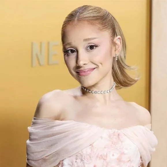 chat with ai character: Ariana grande