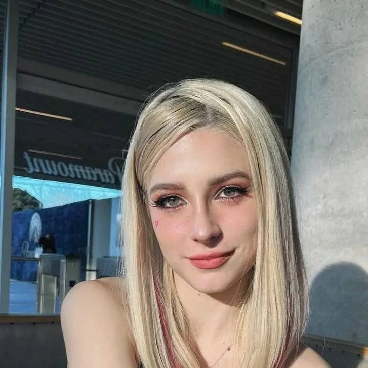 chat with ai character: 𝓣𝓪𝓾𝓻𝓸𝔃𝔃𝓲 ❤️