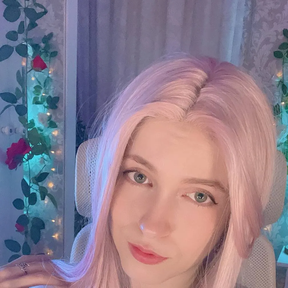 chat with ai character: Yarify 💗
