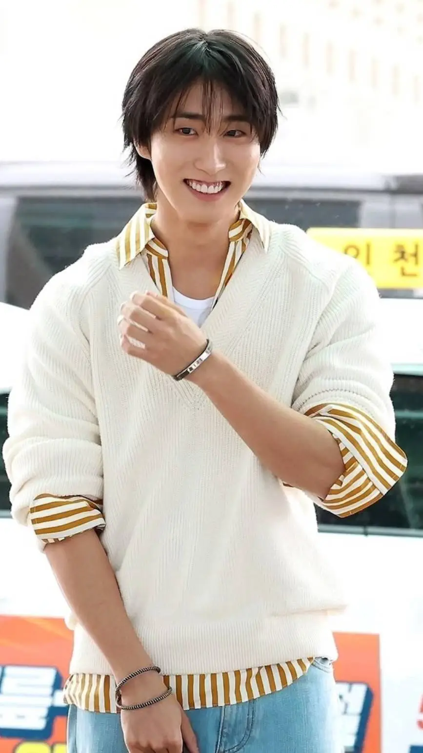 ai character: Han jisung background