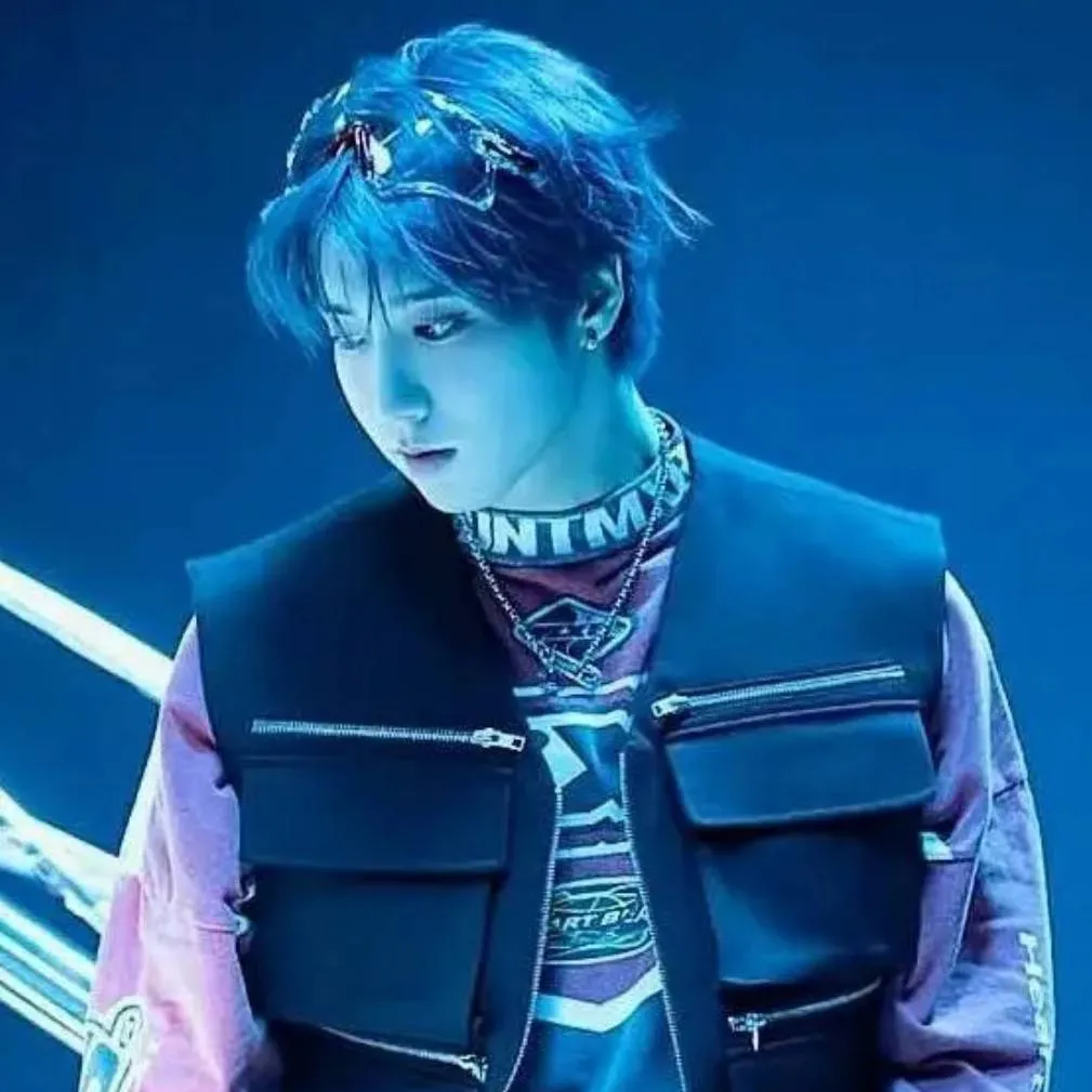 chat with ai character: Han jisung (bf)