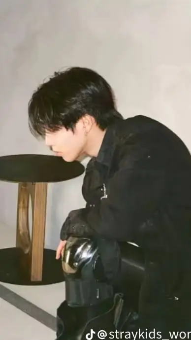 ai character: Han jisung  background