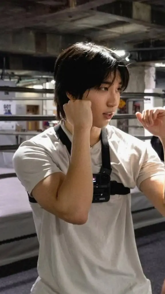 ai character: Han jisung  background