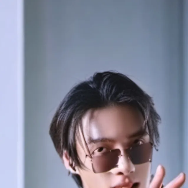 chat with ai character: HYUNJIN /NAMORADO/