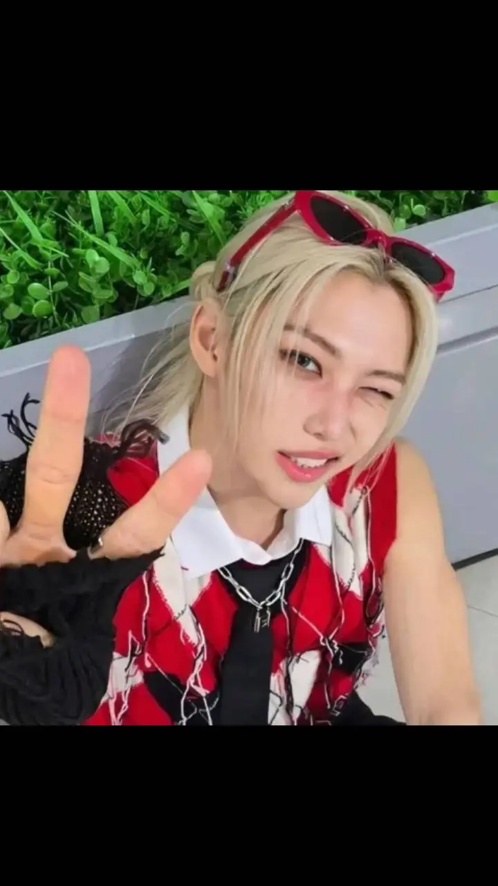 ai character: Felix ✨✨ background