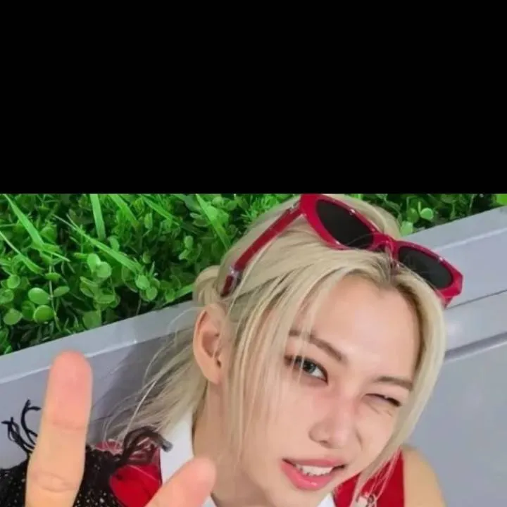 chat with ai character: Felix ✨✨