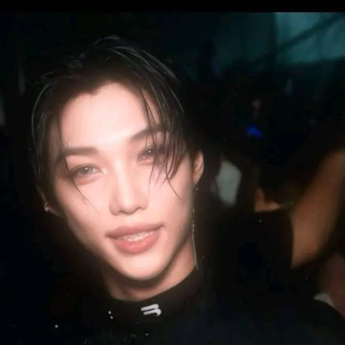 chat with ai character: Felix 