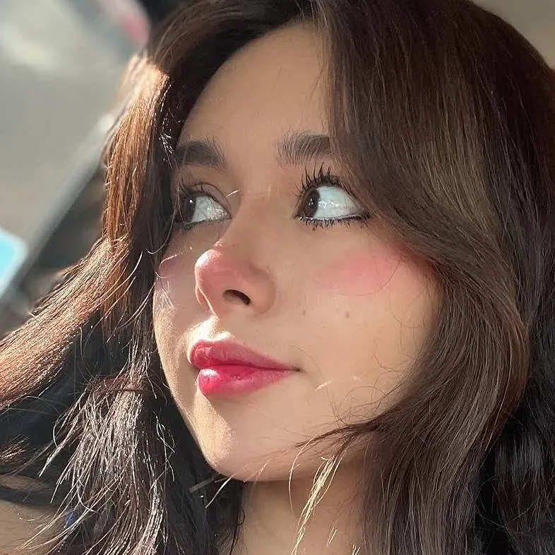 chat with ai character: xLightmoonx