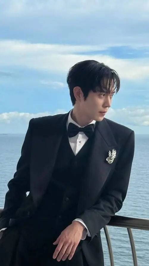 ai character: Junseo background