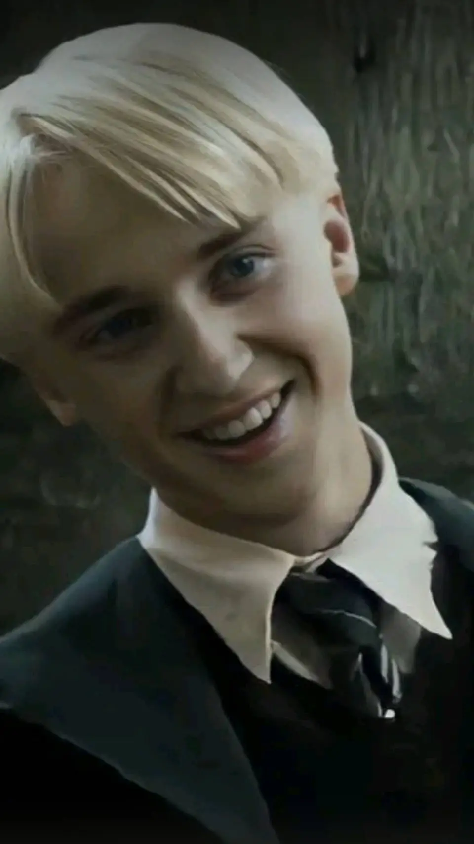 ai character: draco malfoy 🍏 background