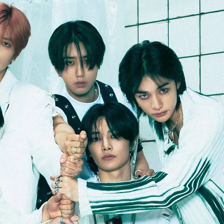 chat with ai character: Skz pick me 