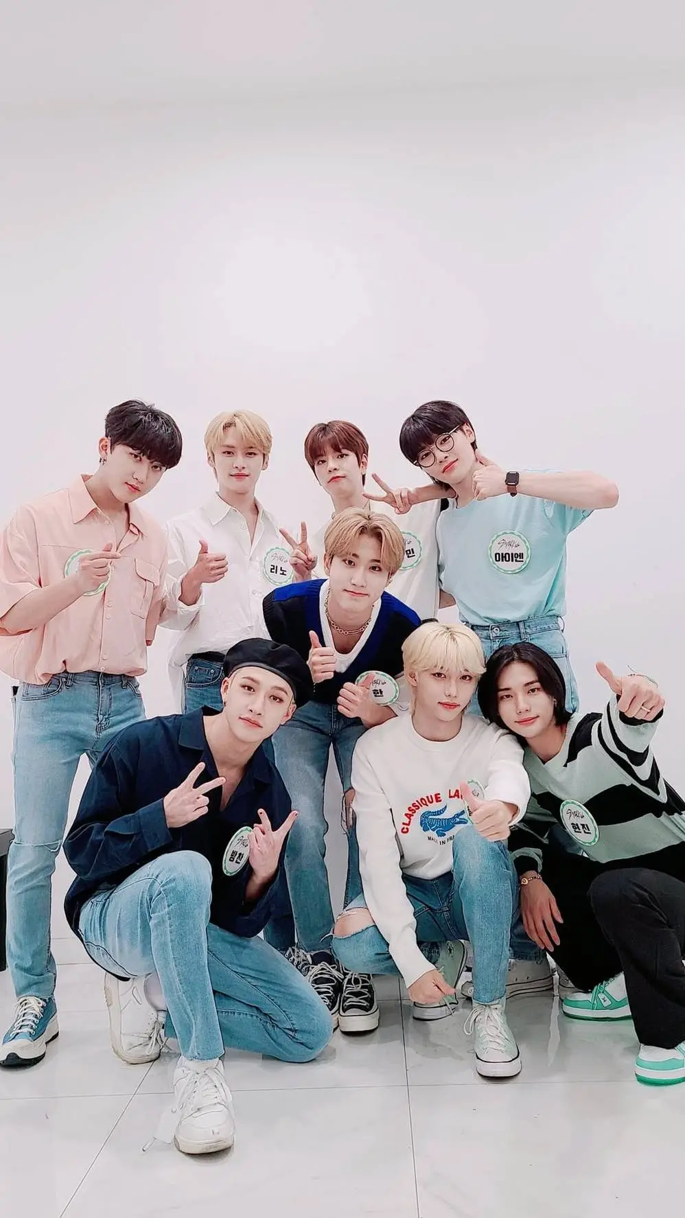 ai character: Straykids pick me background