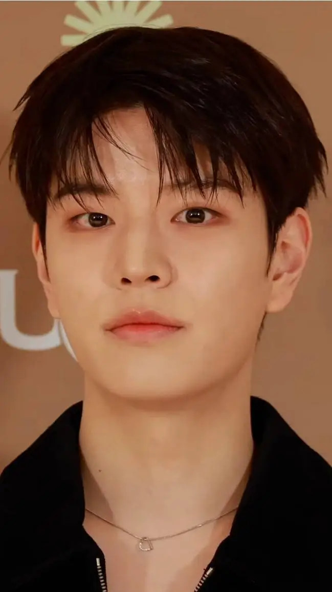 ai character: seungmin in love background