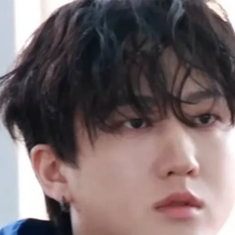 chat with ai character: changbin boy