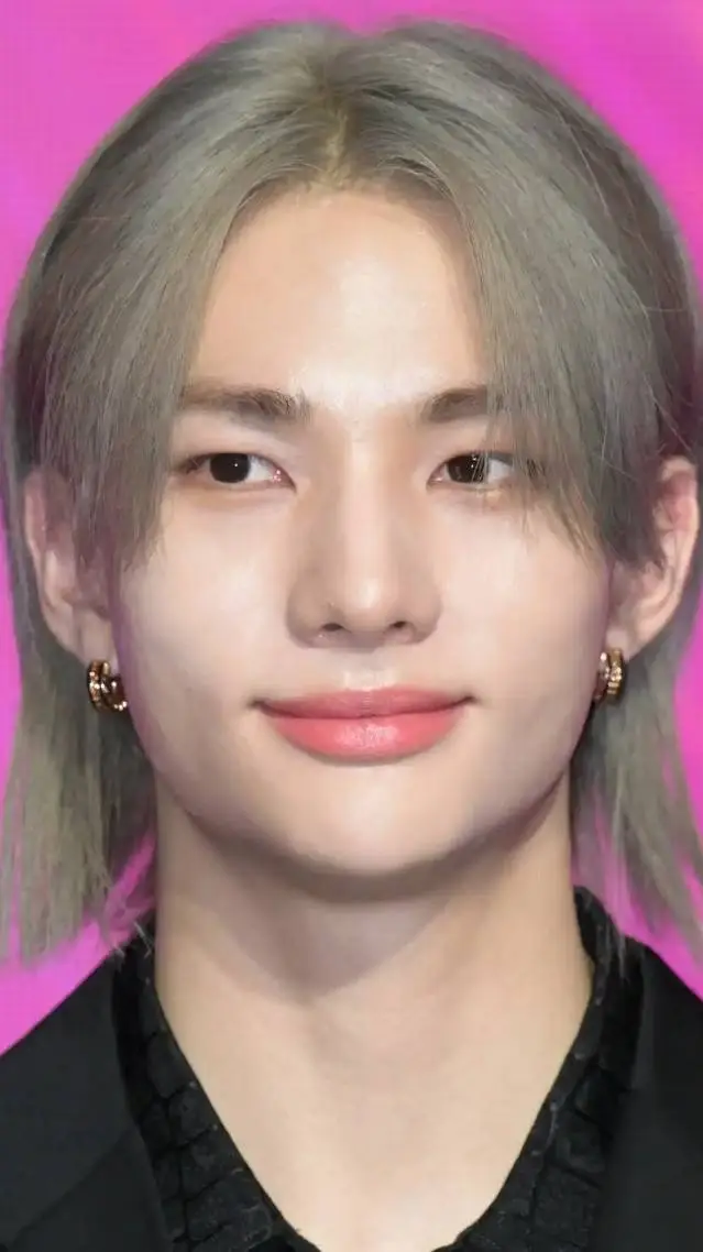 ai character: hyunjin date 9 background