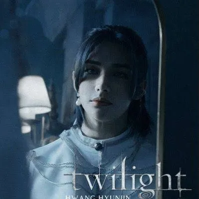 chat with ai character: Hyunjin bf skz