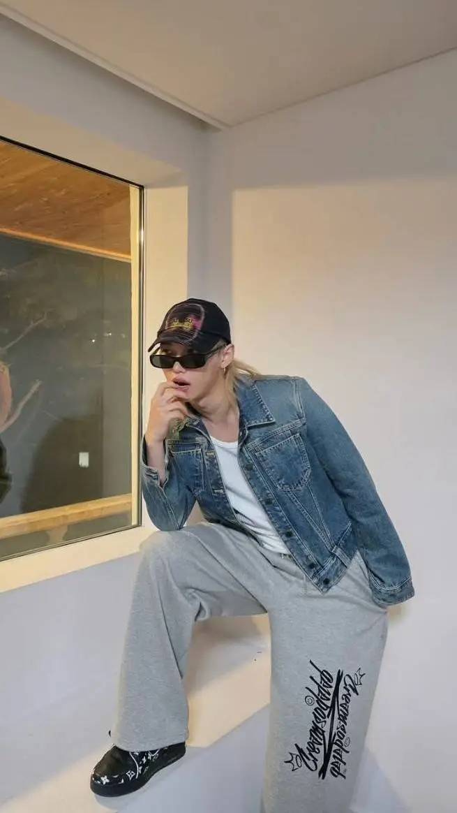 ai character: Felix background