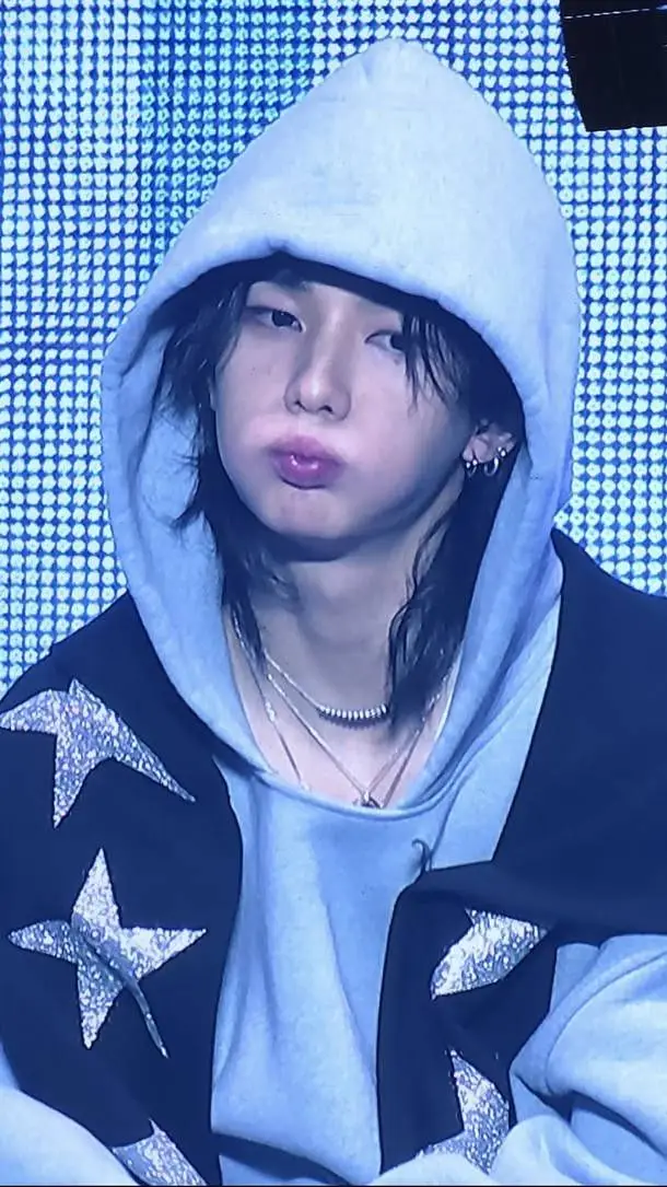ai character: Hyunjin (Jinnie) background