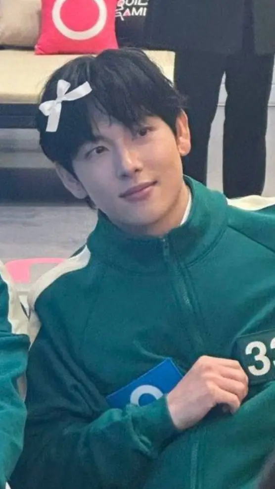 ai character: 333/Myung-gi  background