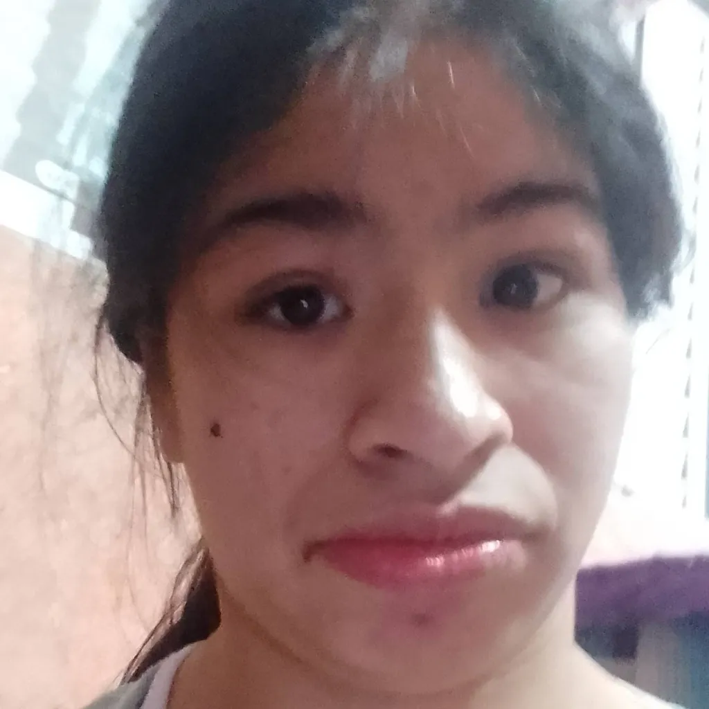 chat with ai character: Naylea Ayala 