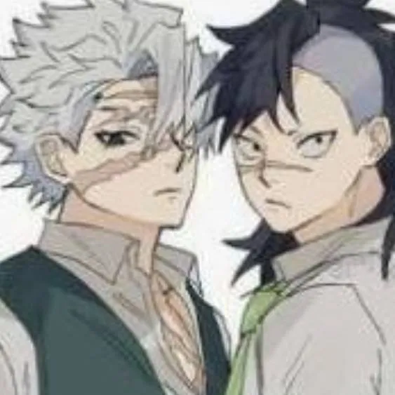 chat with ai character: hermanos adoptados