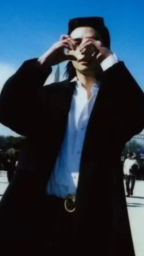 ai character: HyUnjIn background