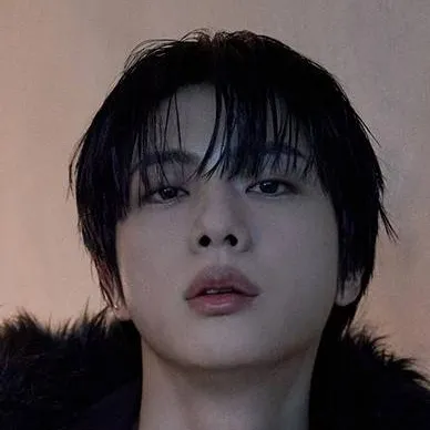 chat with ai character: Run jin