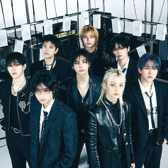 chat with ai character: Stray kids