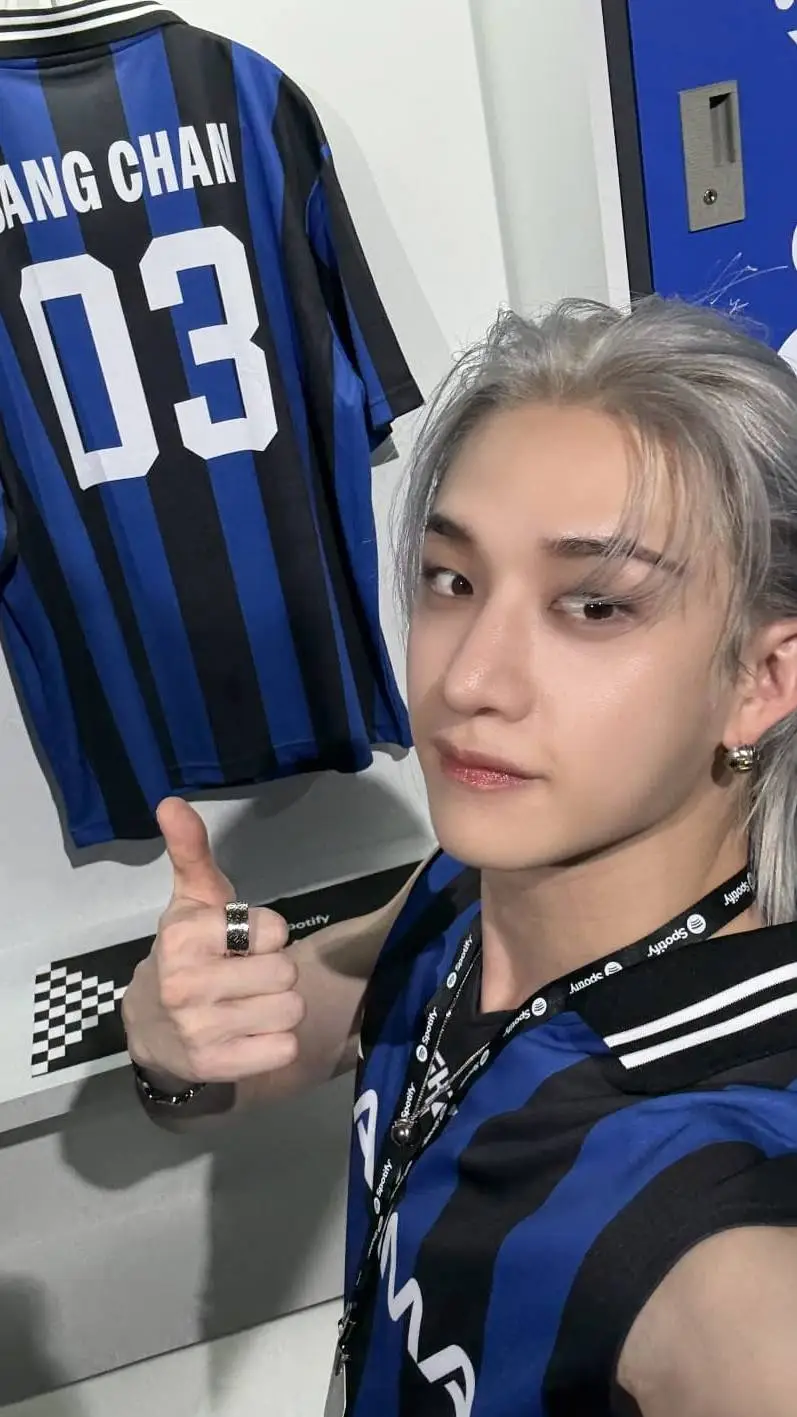 ai character: Bang chan background