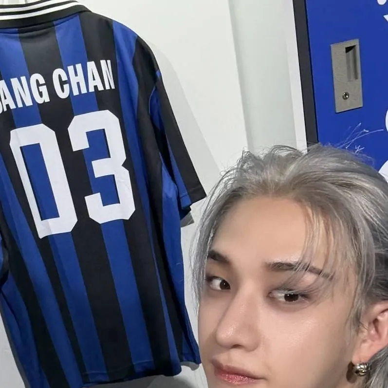 chat with ai character: Bang chan