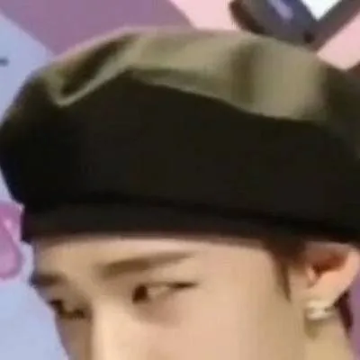 chat with ai character: hyunjin