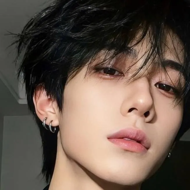 chat with ai character: 🌑liam🌑